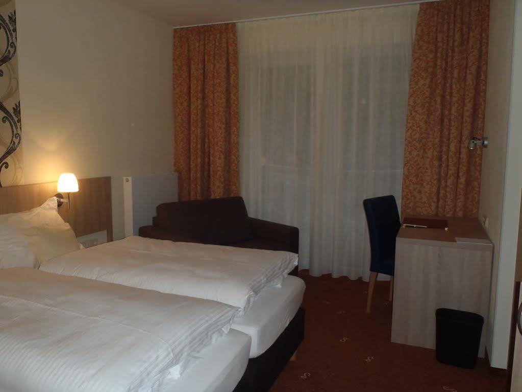 Schade'S Wohlfuehlhotel Selb Bagian luar foto