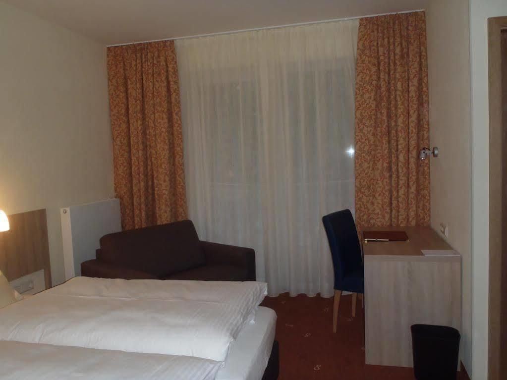 Schade'S Wohlfuehlhotel Selb Bagian luar foto