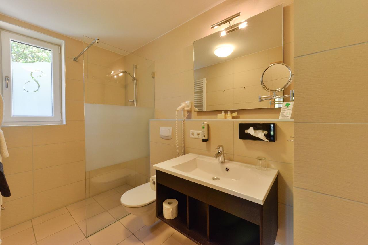 Schade'S Wohlfuehlhotel Selb Bagian luar foto